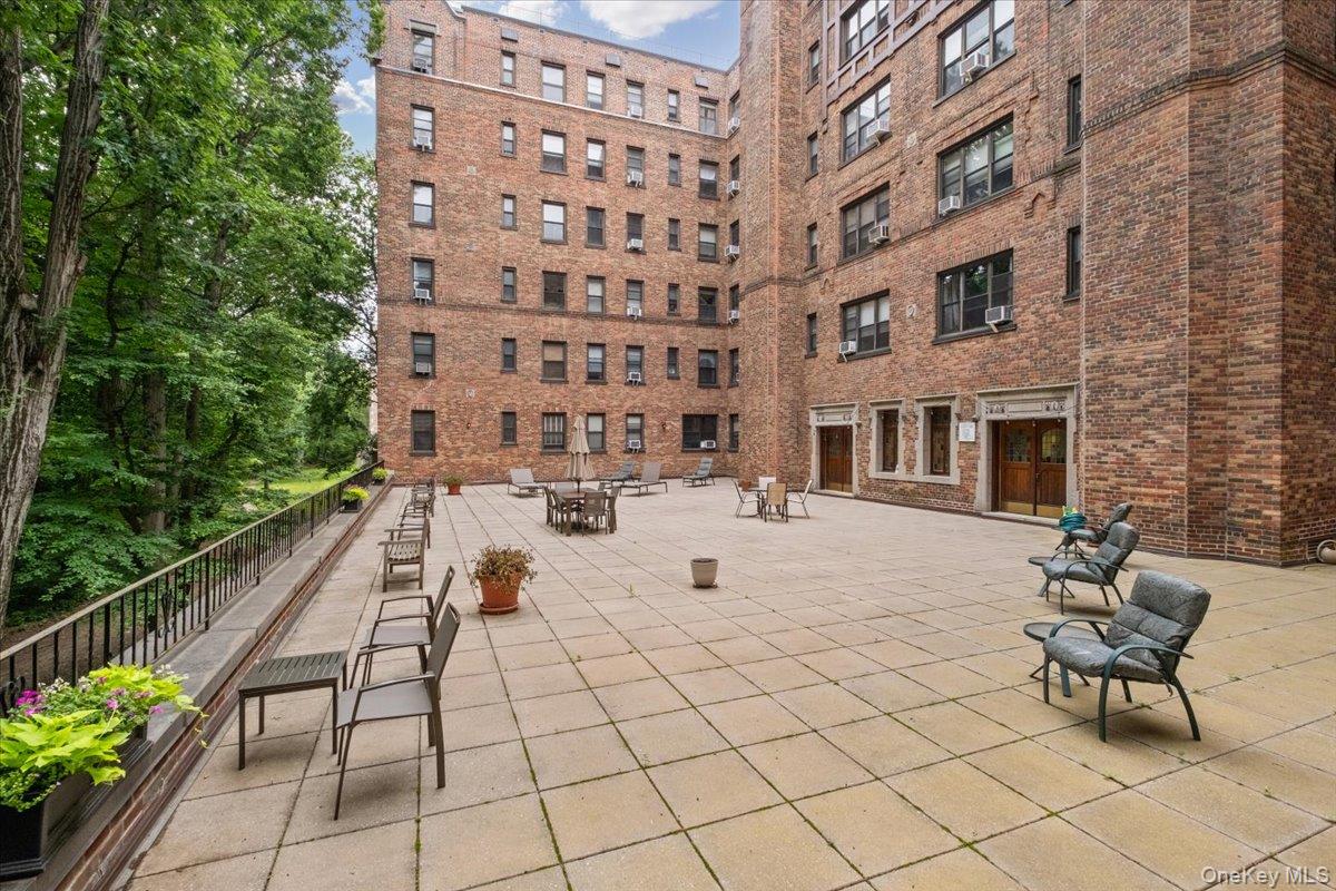 143 Garth Road, Unit 5L Scarsdale, NY 10583 - Photo 19 of 22 Outdoor patio for all residents to enjoy