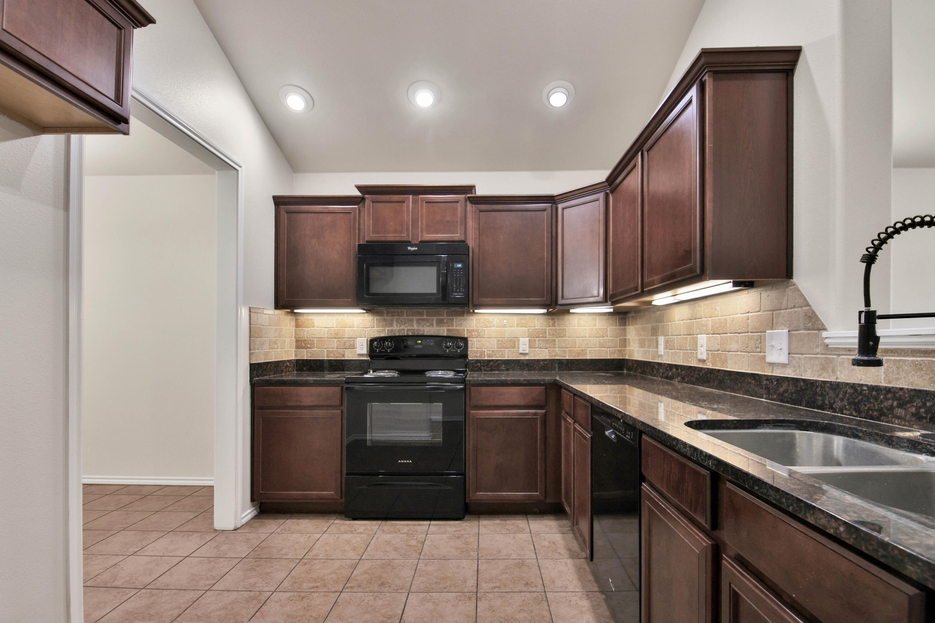 6923 96th Street Lubbock, TX 79424 - Photo 10 of 38 IMG_9495