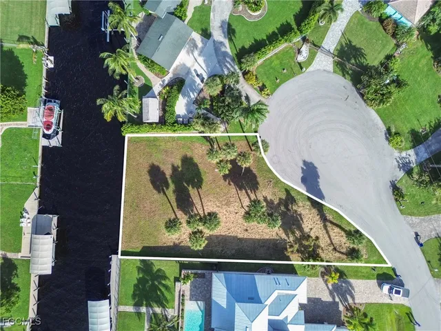 $299,000 | 1806 Marina Circle, North Fort Myers, FL 33903