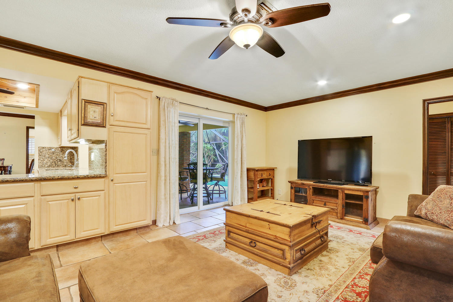 641 Northwest 10th Court Boca Raton, FL 33486 - Photo 11 of 26 641 NW 10th Ct Boca Raton FL-large-012-9