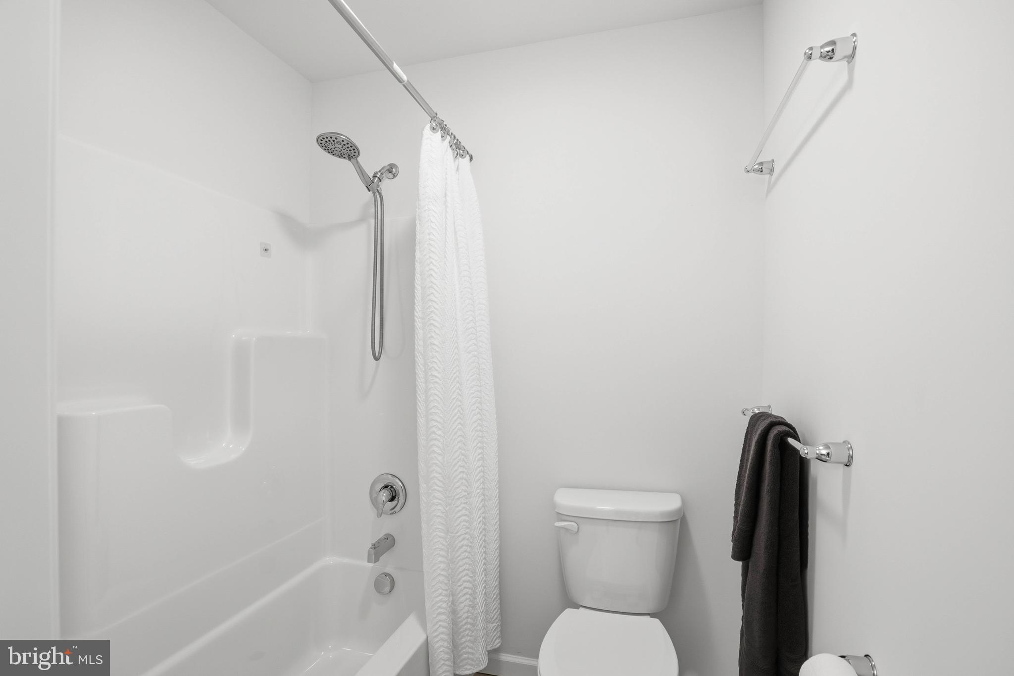 454 East Delp Road Lancaster, PA 17601 - Photo 52 of 78 2nd Floor Full Bath