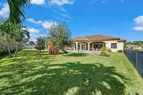 $889,982 | 906 Casa Dolce Casa Circle, Rockledge, FL 32955