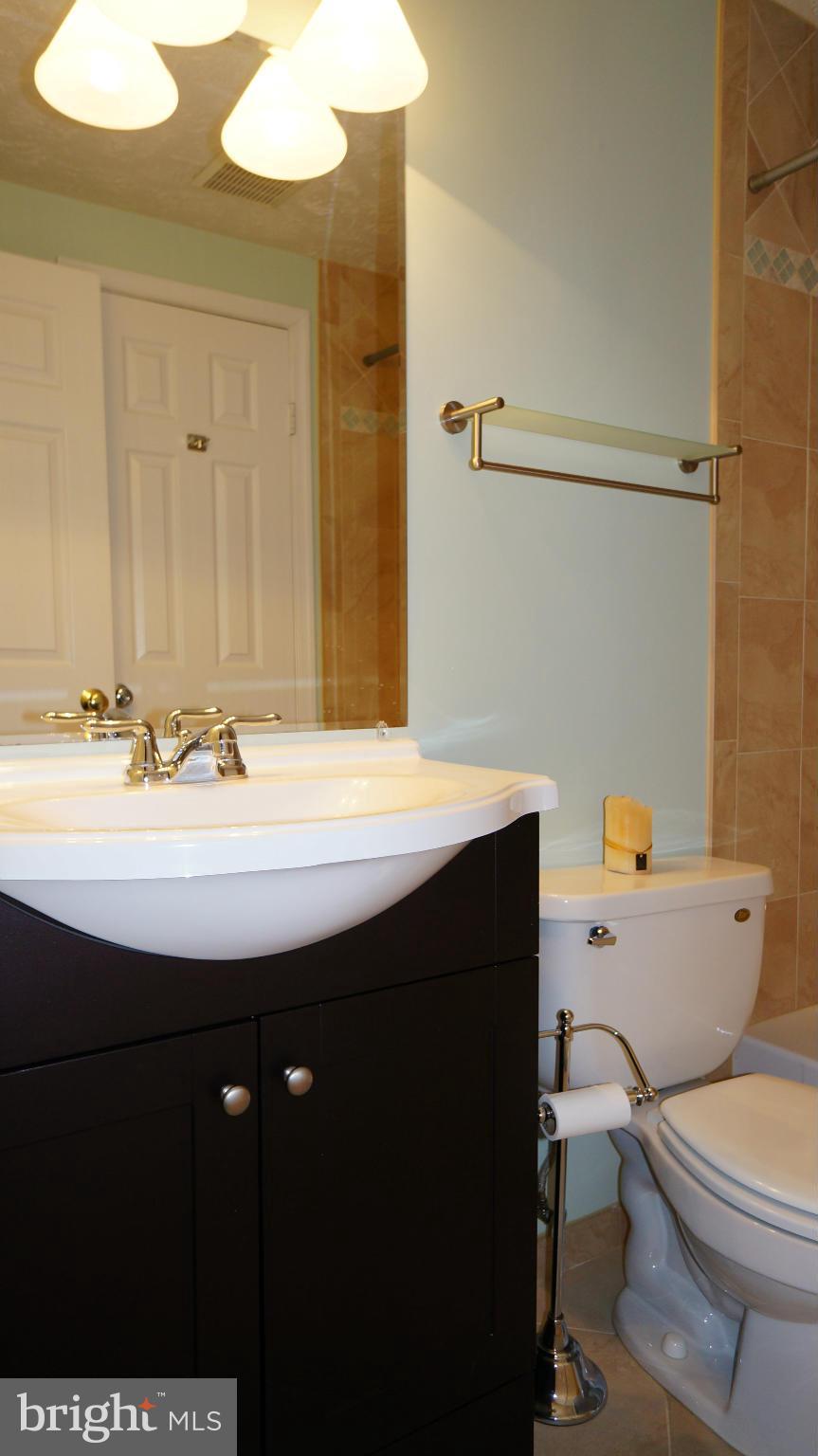 1589 Woodcrest Drive Reston, VA 20194 - Photo 17 of 30 Bath (Master)