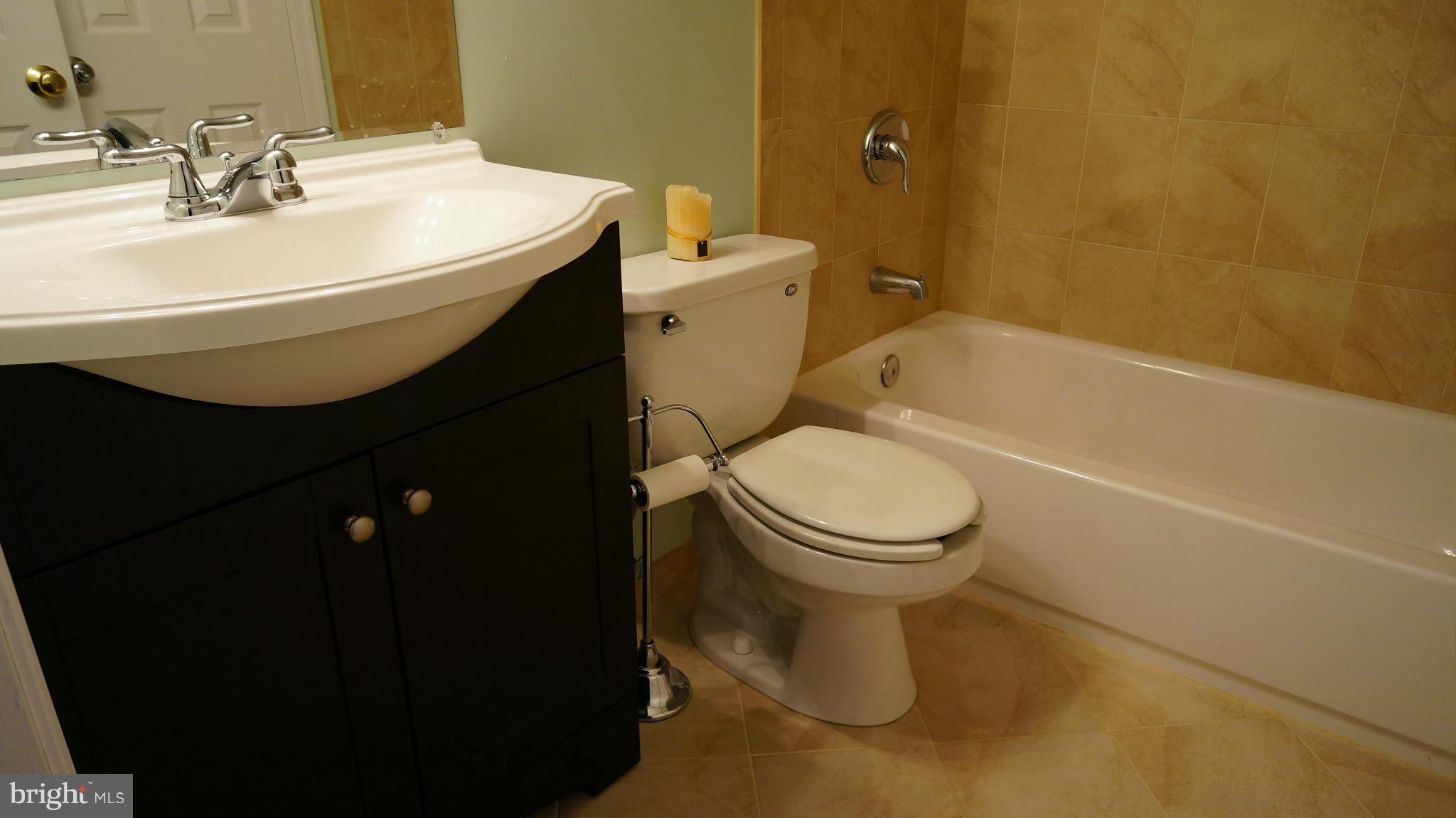 1589 Woodcrest Drive Reston, VA 20194 - Photo 18 of 30 Bath (Master)