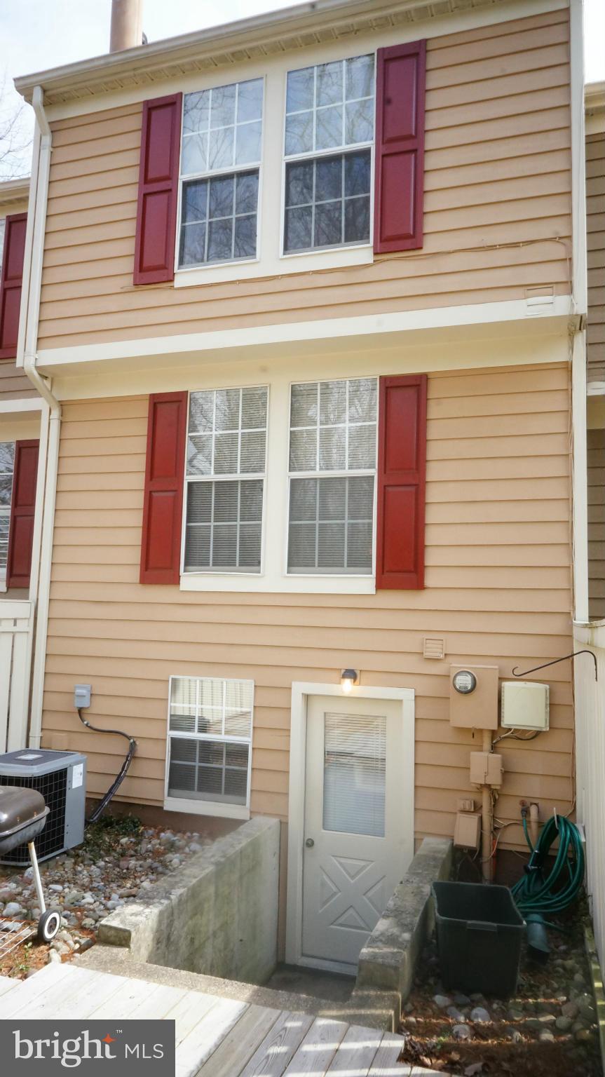 1589 Woodcrest Drive Reston, VA 20194 - Photo 29 of 30 Exterior (Rear)