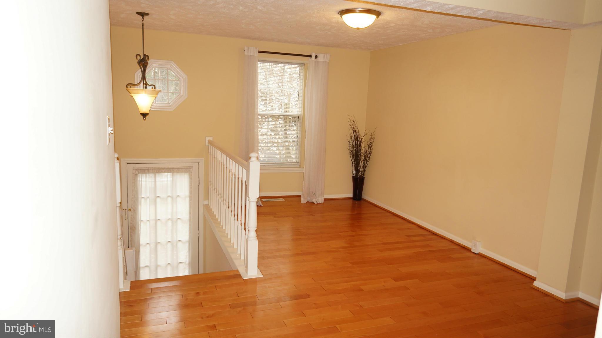 1589 Woodcrest Drive Reston, VA 20194 - Photo 4 of 30 Family Room