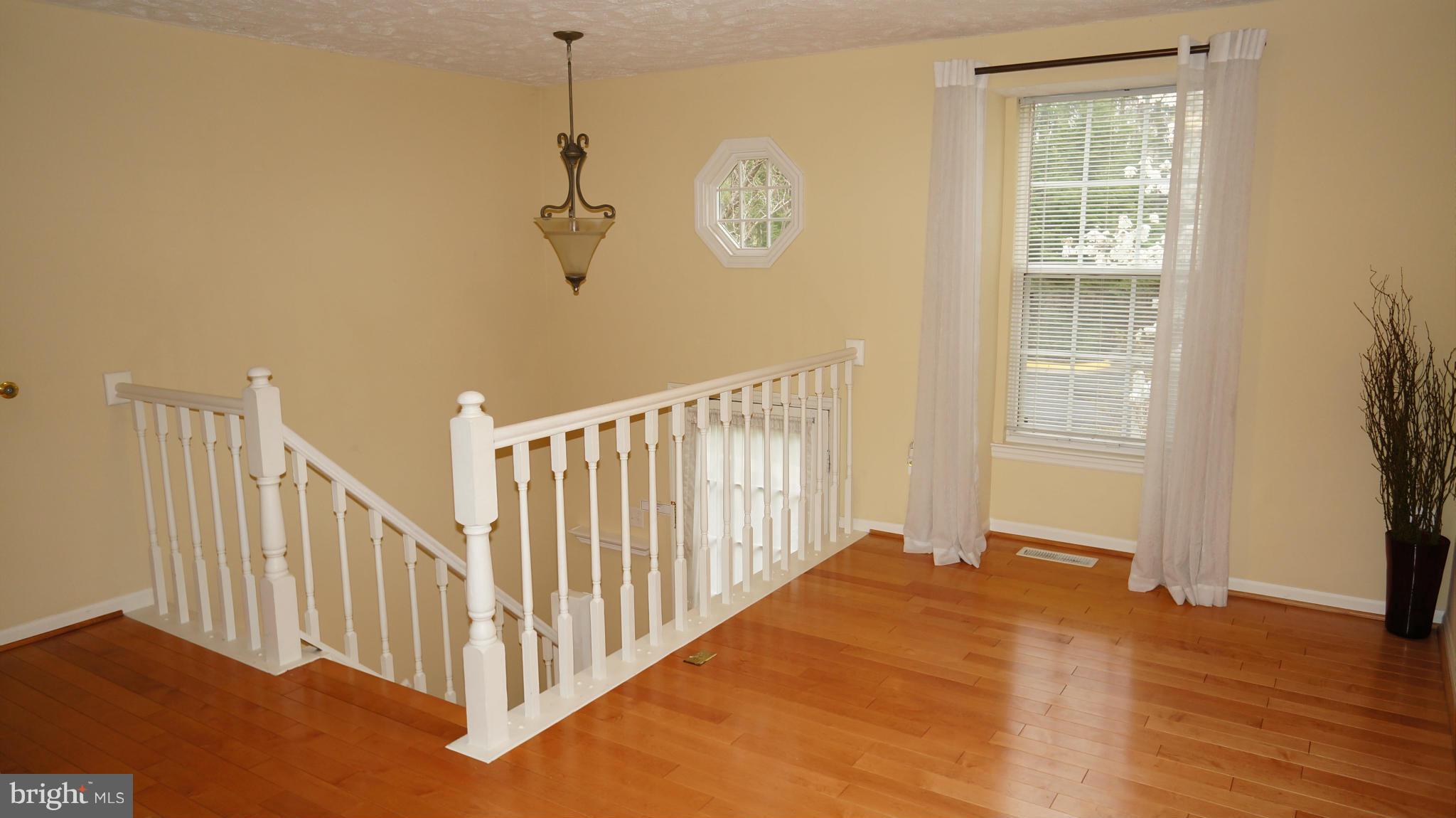1589 Woodcrest Drive Reston, VA 20194 - Photo 5 of 30 Family Room