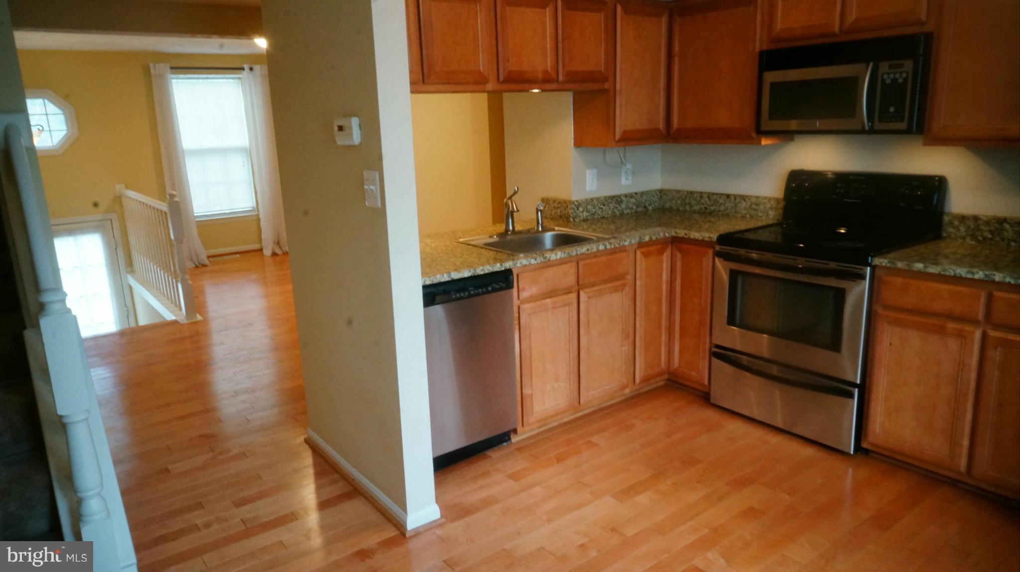 1589 Woodcrest Drive Reston, VA 20194 - Photo 6 of 30 Kitchen