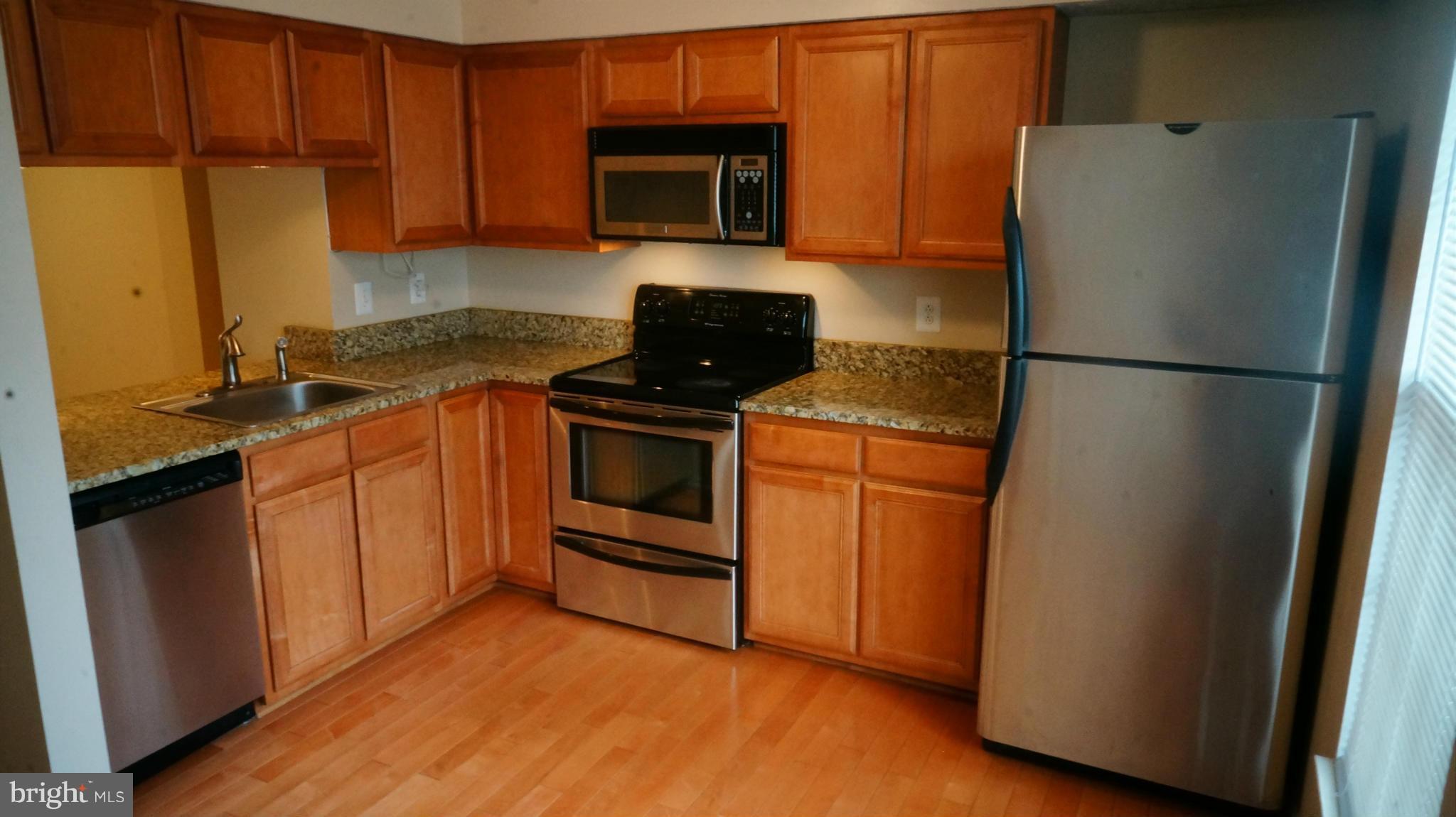 1589 Woodcrest Drive Reston, VA 20194 - Photo 8 of 30 Kitchen