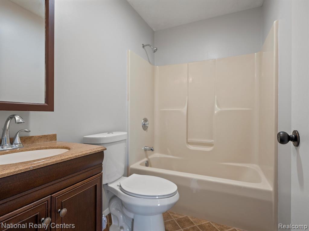 18319 Hickory Ridge Road Fenton, MI 48430 - Photo 18 of 25