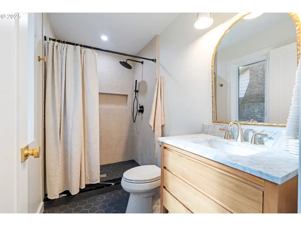 $725,000 | 646 Southeast Oak Street, White Salmon, WA 98672