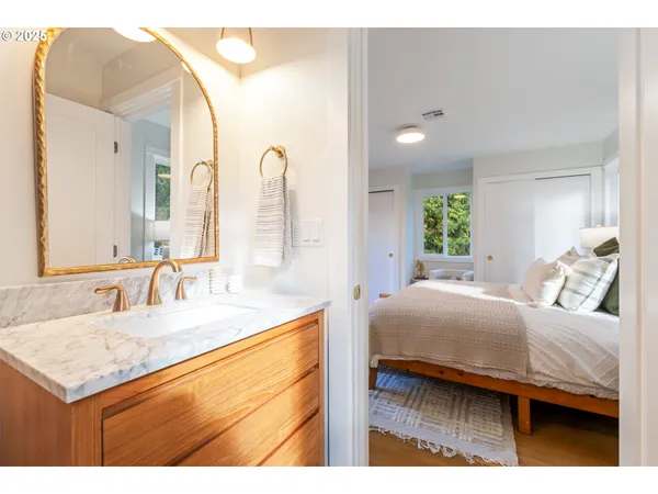 $725,000 | 646 Southeast Oak Street, White Salmon, WA 98672