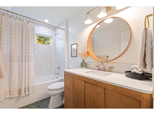 $725,000 | 646 Southeast Oak Street, White Salmon, WA 98672