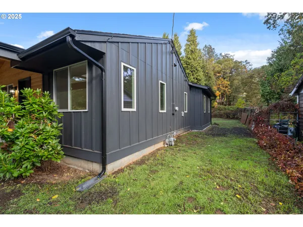 $725,000 | 646 Southeast Oak Street, White Salmon, WA 98672