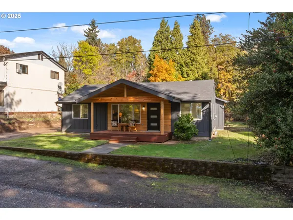 $725,000 | 646 Southeast Oak Street, White Salmon, WA 98672