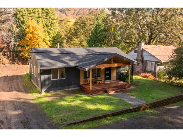 $725,000 | 646 Southeast Oak Street, White Salmon, WA 98672