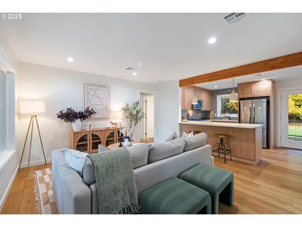 $725,000 | 646 Southeast Oak Street, White Salmon, WA 98672