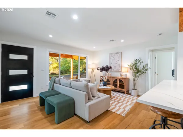 $725,000 | 646 Southeast Oak Street, White Salmon, WA 98672