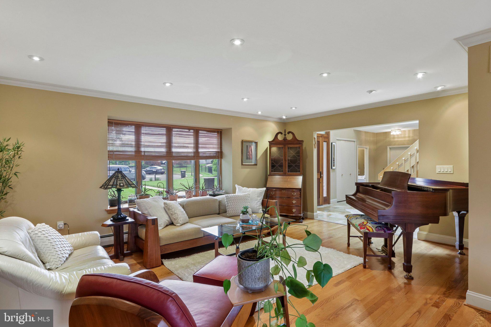 93 Kent Road Huntingdon Valley, PA 19006 - Photo 10 of 43 Gallery Image 10