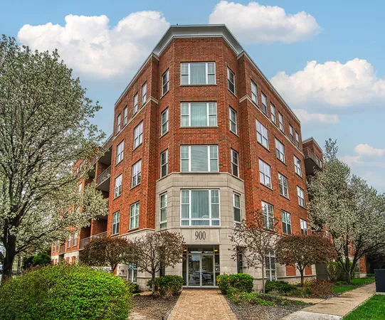 $330,000 | 900 Lee Street, Unit 202, Des Plaines, IL 60016