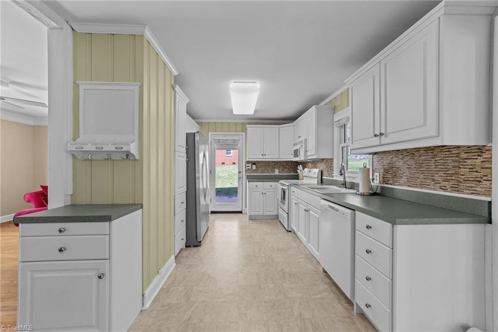 5108 Melbourne Road Raleigh, NC 27606 - Photo 8 of 42 Gallery Image 8
