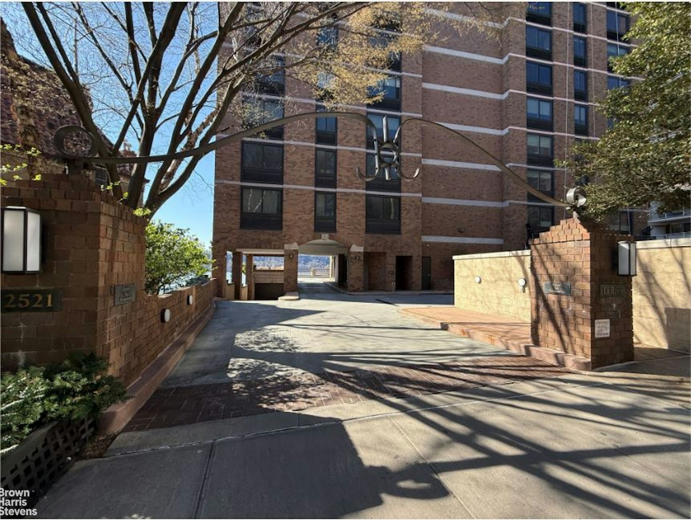 2521 Palisade Avenue, Unit 8C Bronx, NY 10463 - Photo 15 of 17