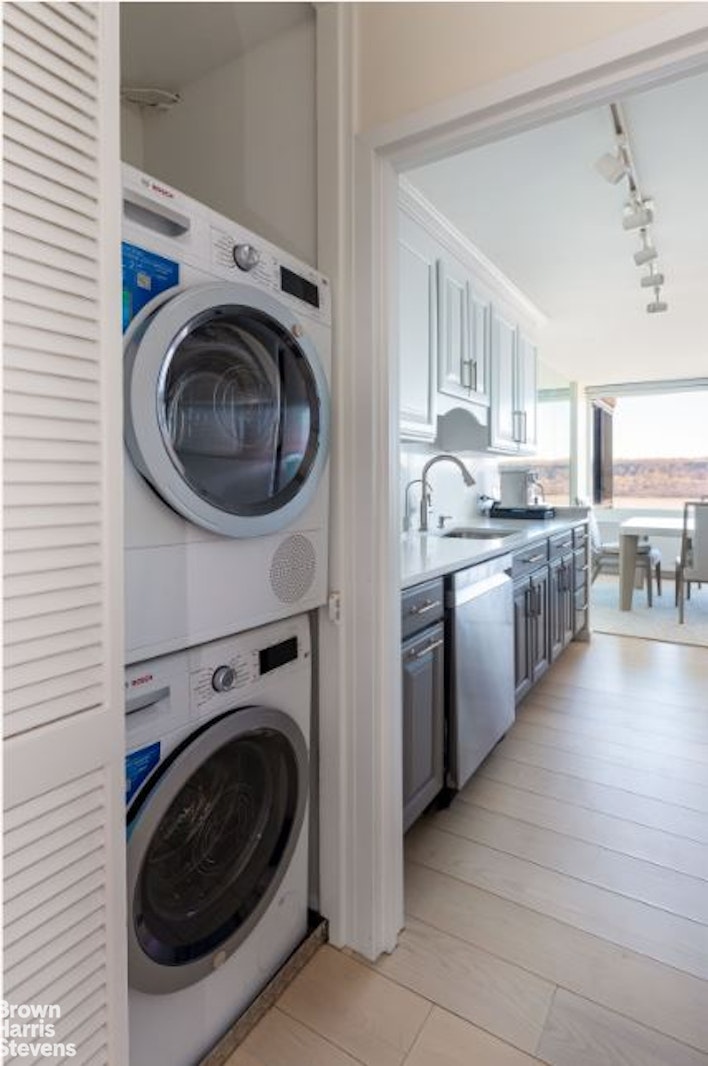 2521 Palisade Avenue, Unit 8C Bronx, NY 10463 - Photo 6 of 17 a view of a kitchen with a washer and dryer