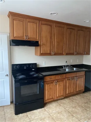 $1,200 | 2020 First Street, New Orleans, LA 70113