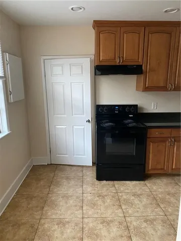 $1,200 | 2020 First Street, New Orleans, LA 70113