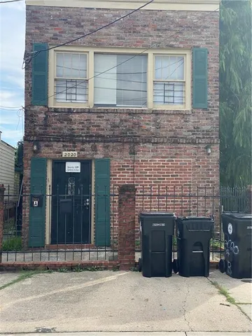 $1,200 | 2020 First Street, New Orleans, LA 70113