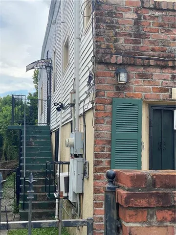 $1,200 | 2020 First Street, New Orleans, LA 70113