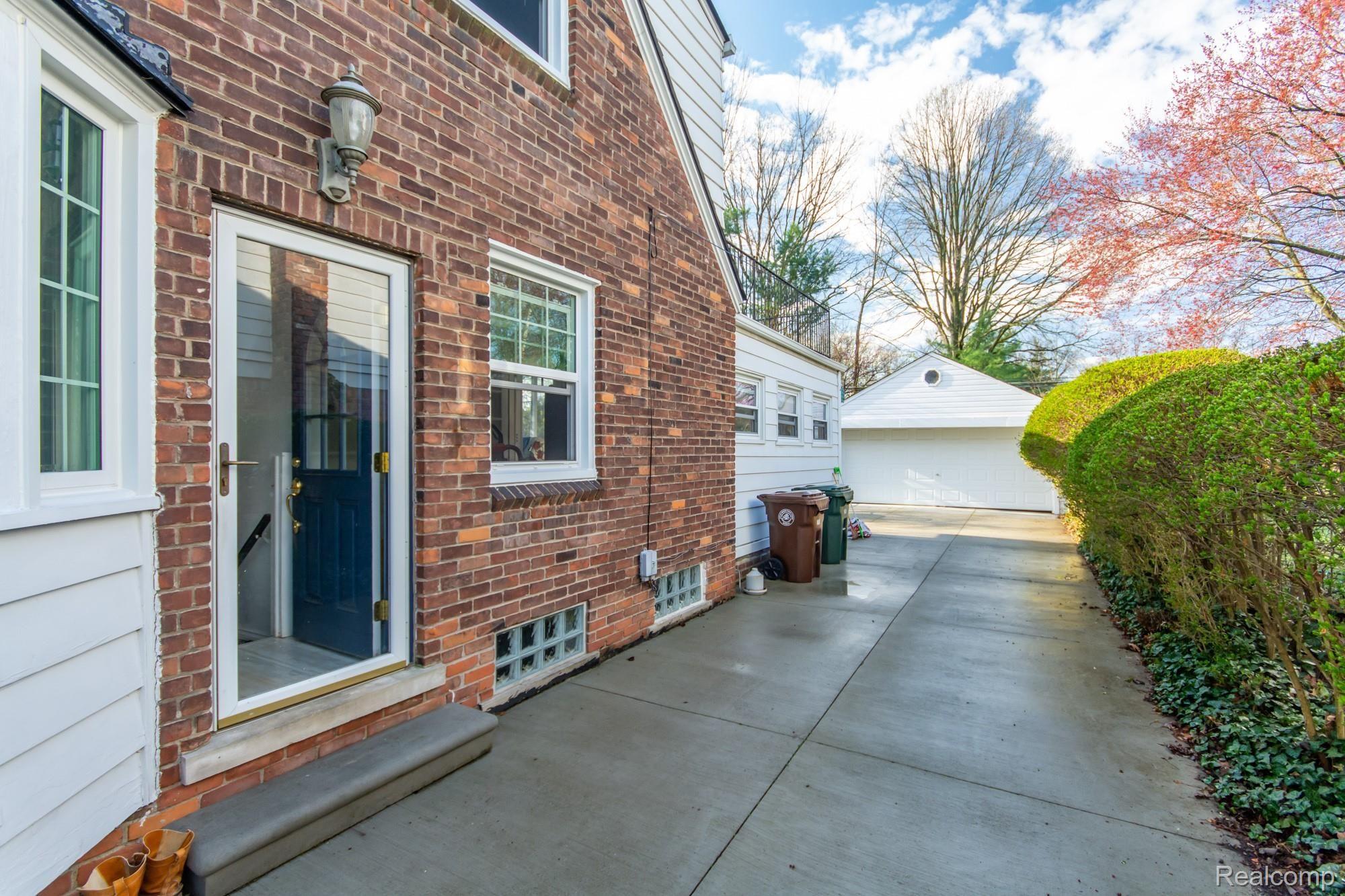 1197 Hawthorne Road Grosse Pointe, MI 48236 - Photo 16 of 21 DSC_1669.jpg