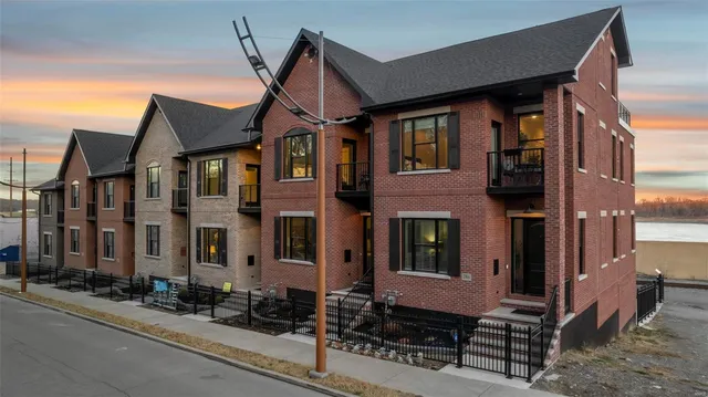 $895,000 | 292 Main Street, Cape Girardeau, MO 63701