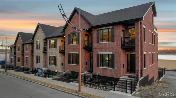 $895,000 | 292 Main Street, Cape Girardeau, MO 63701