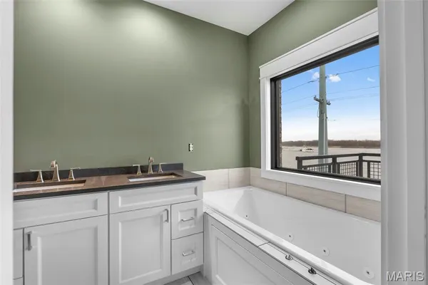 $895,000 | 292 Main Street, Cape Girardeau, MO 63701