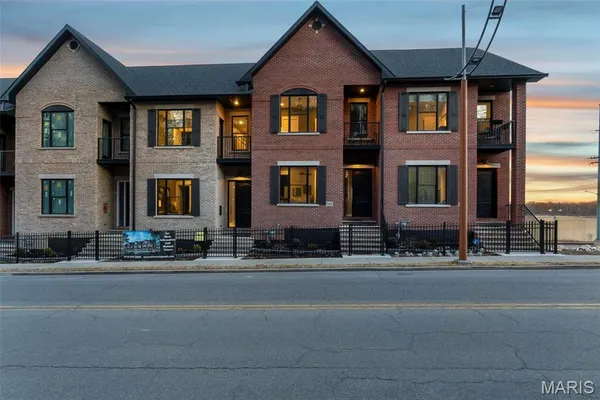 $895,000 | 292 Main Street, Cape Girardeau, MO 63701