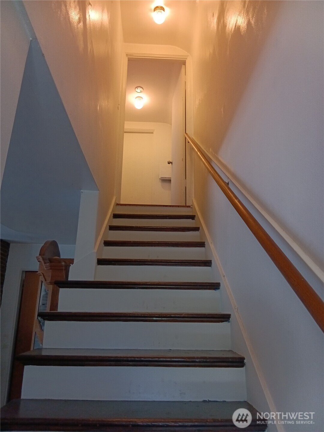 522 Northeast 127th Street Seattle, WA 98125 - Photo 9 of 28 a view of entryway
