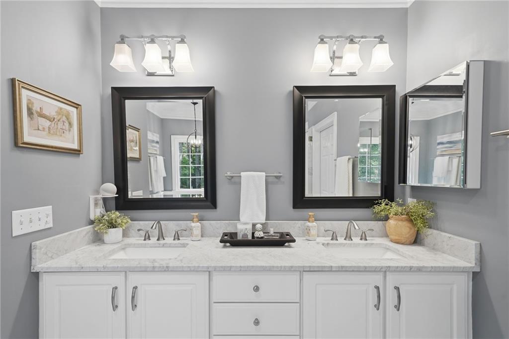 153 York Place Calhoun, GA 30701 - Photo 23 of 78 a bathroom with double vanity sinks and a mirror