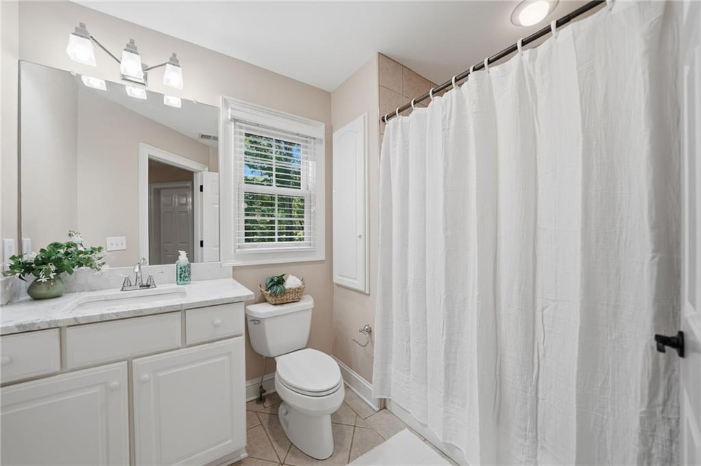 153 York Place Calhoun, GA 30701 - Photo 37 of 78 a bathroom with a toilet a sink and a mirror