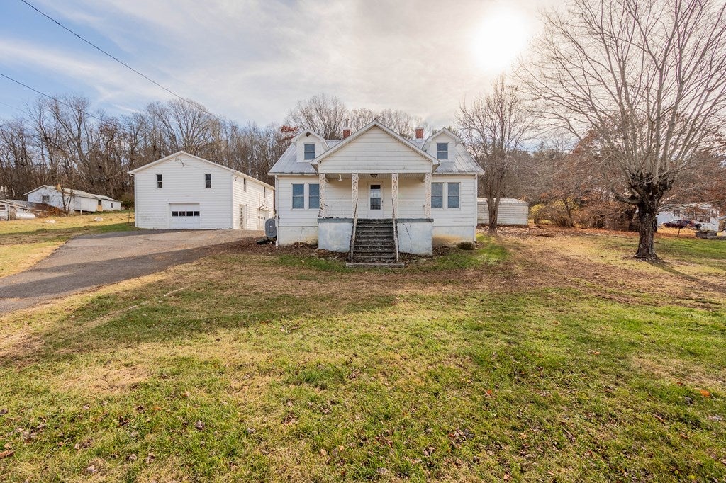 2195 West Ridge Road Wytheville, VA 24382 - Photo 4 of 70 Gallery Image 4