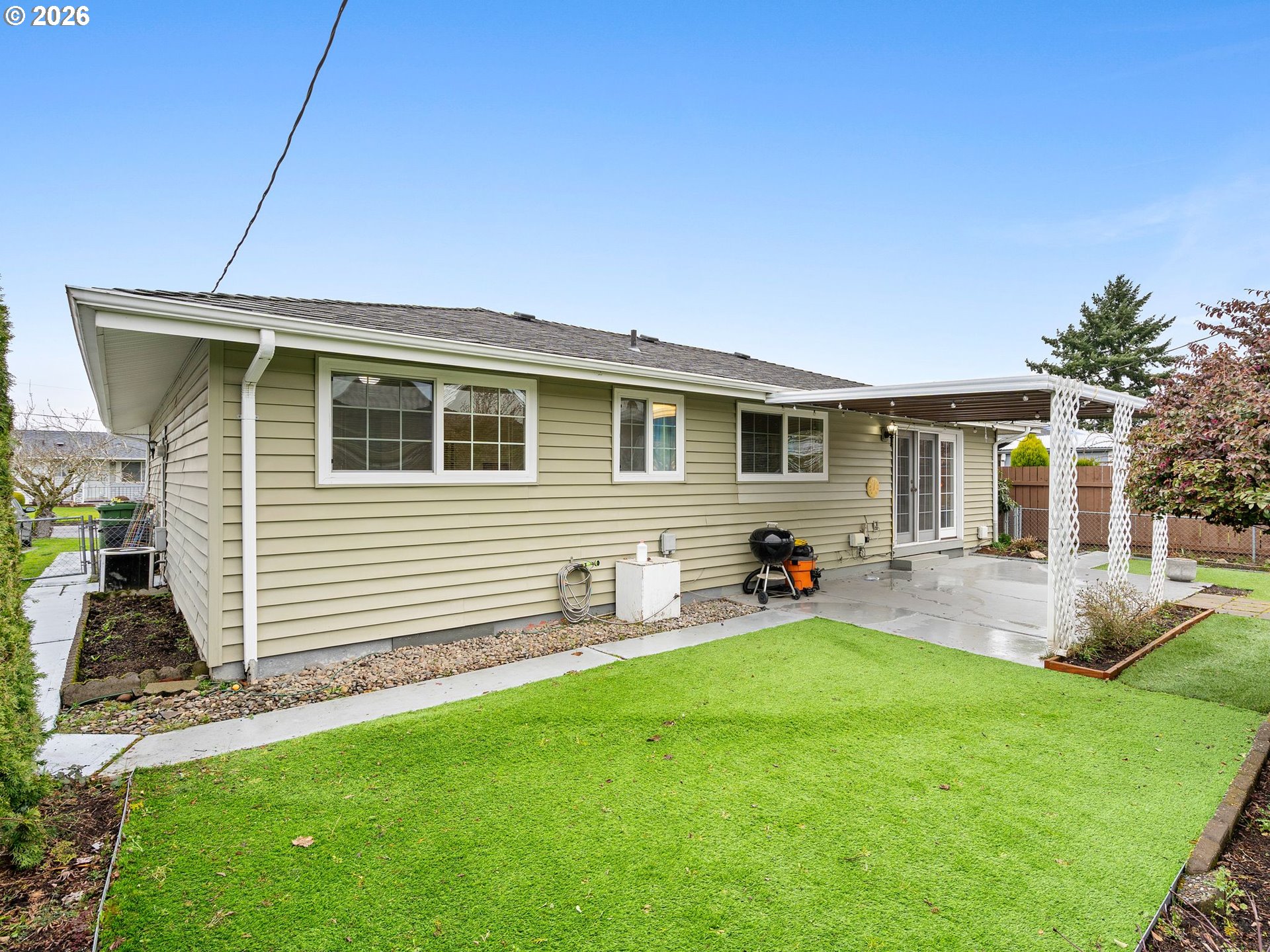 2036 Sallal Road Woodburn, OR 97071 - Photo 23 of 25 a front view of a house with a yard