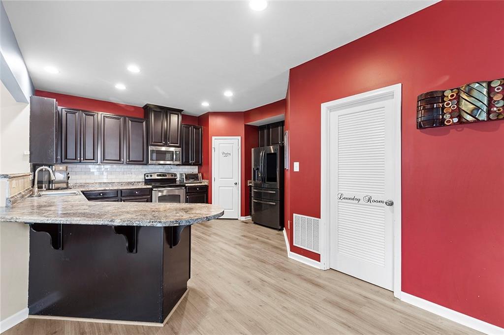 240 Long Ridge Drive Coraopolis, PA 15108 - Photo 11 of 31 Gallery Image 11