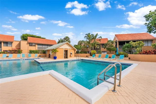 $2,400 | 11205 Green Lake Drive, Unit 204, Boynton Beach, FL 33437