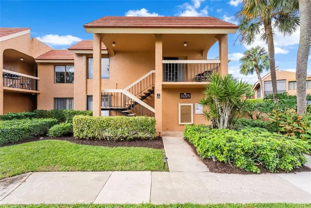 $2,400 | 11205 Green Lake Drive, Unit 204, Boynton Beach, FL 33437