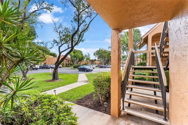 $2,400 | 11205 Green Lake Drive, Unit 204, Boynton Beach, FL 33437