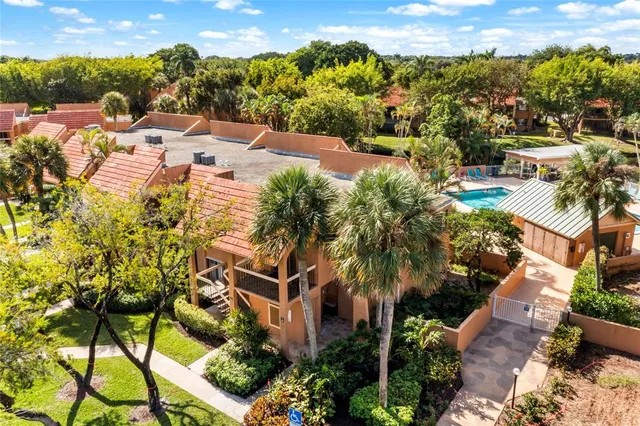 $2,400 | 11205 Green Lake Drive, Unit 204, Boynton Beach, FL 33437