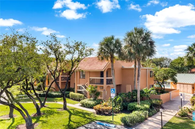 $2,400 | 11205 Green Lake Drive, Unit 204, Boynton Beach, FL 33437