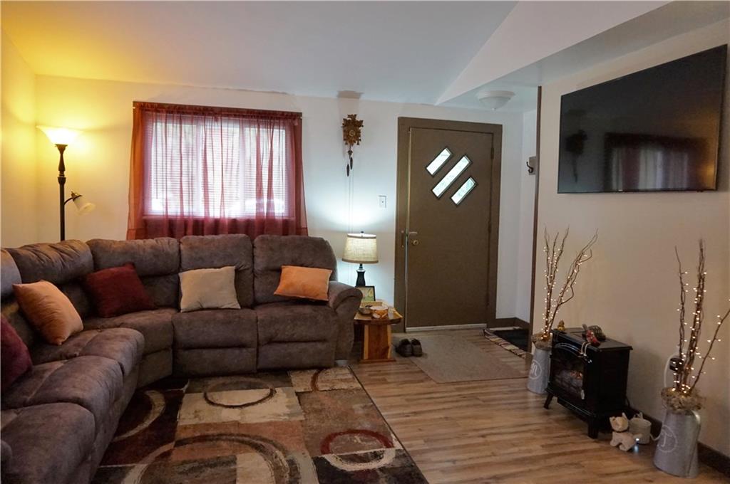 148 Colleen Street Butler, PA 16001 - Photo 5 of 23 Living area