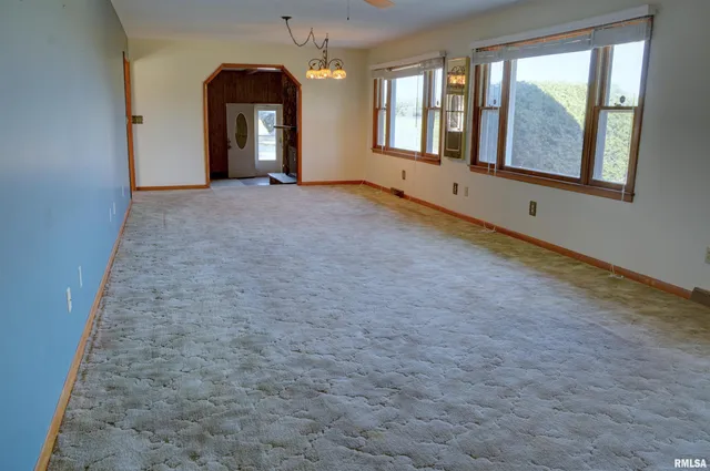 $245,000 | 8510 North 1250th Road, Macomb, IL 61455