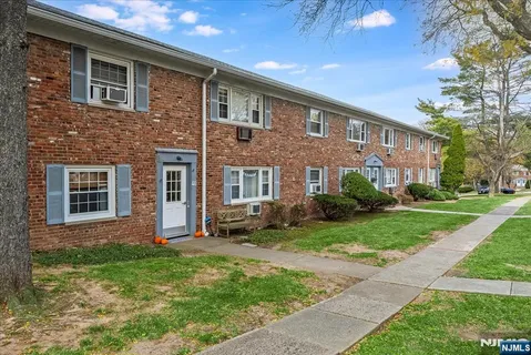 $339,900 | 40 Wedgewood Drive, Unit 115, Verona, NJ 07044
